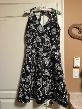 RW&CO Black & White Halter Style Floral Dress